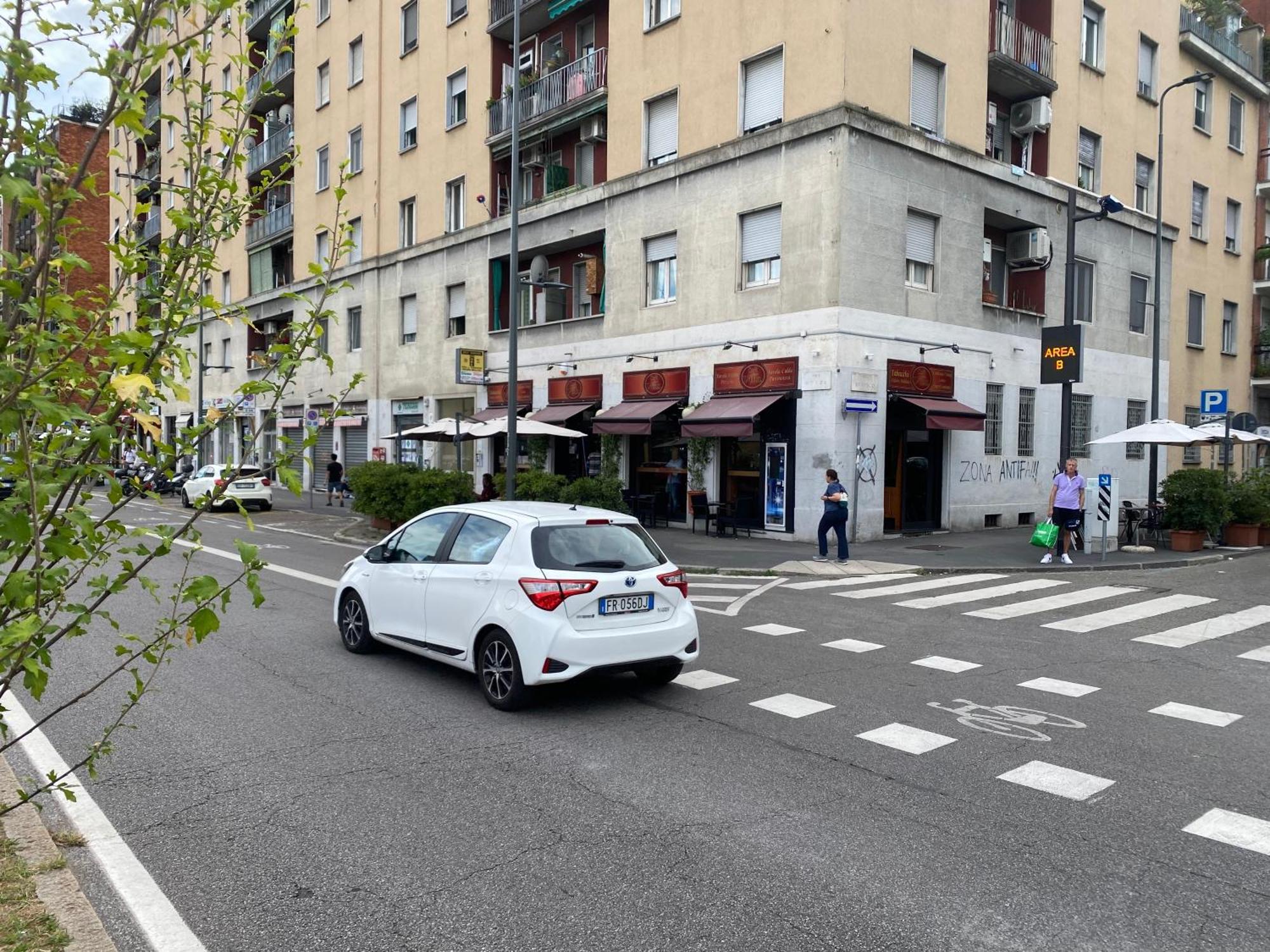 Bnb Milano Dipinta Di Blu, Milan